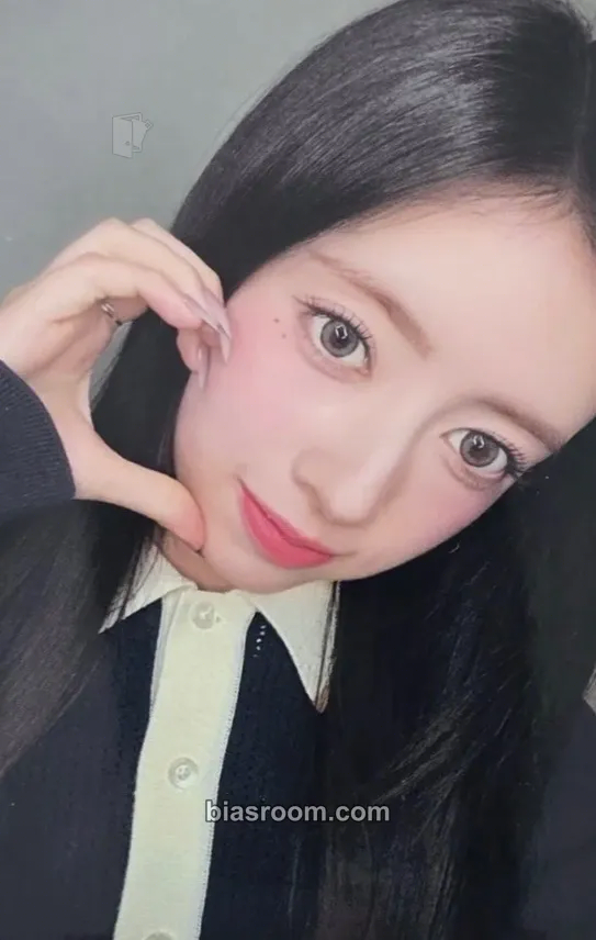 Rima LOVE LINE Photocard - NiziU - NiziU K-pop photocard