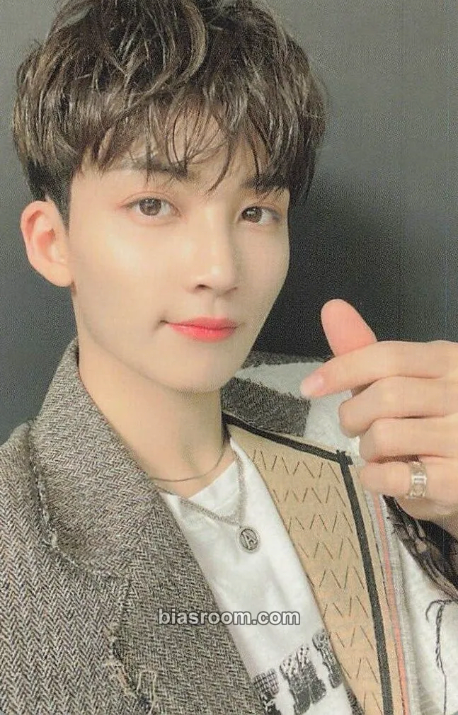 Jeonghan Fallin' Flower Photocard - SEVENTEEN - SEVENTEEN K-pop photocard