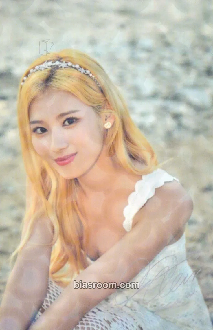 Sana Twaii’s Shop Pop-Up Store Photocard - TWICE - TWICE K-pop photocard