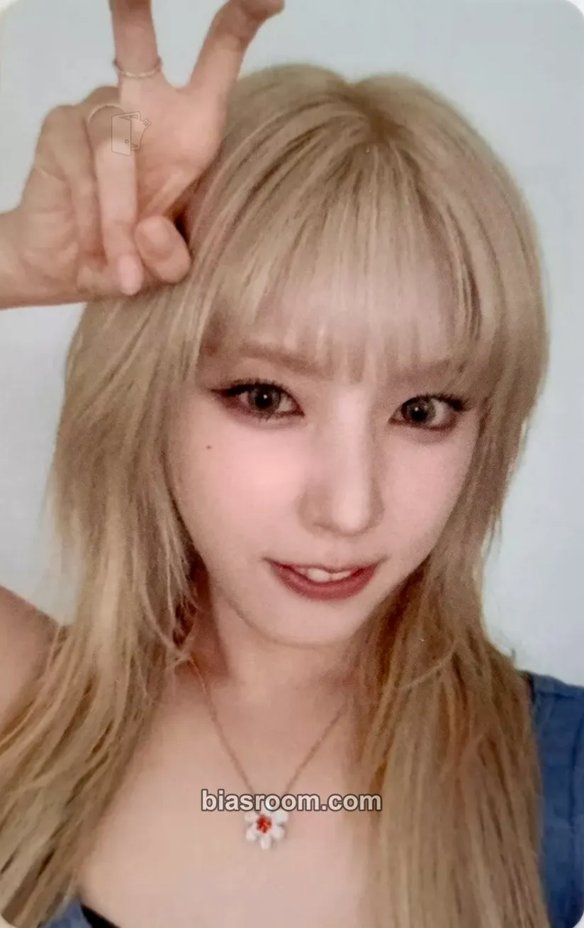 Jiwoo Fe3O4: STICK OUT Photocard - NMIXX - NMIXX K-pop photocard