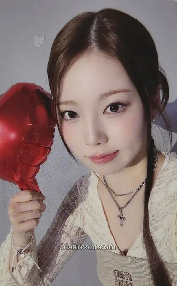 Ayaka LOVE LINE Photocard - NiziU - NiziU K-pop photocard