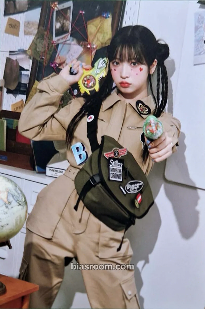 Haruna 2023 Season’s Greetings Photocard - Billlie - Billlie K-pop photocard