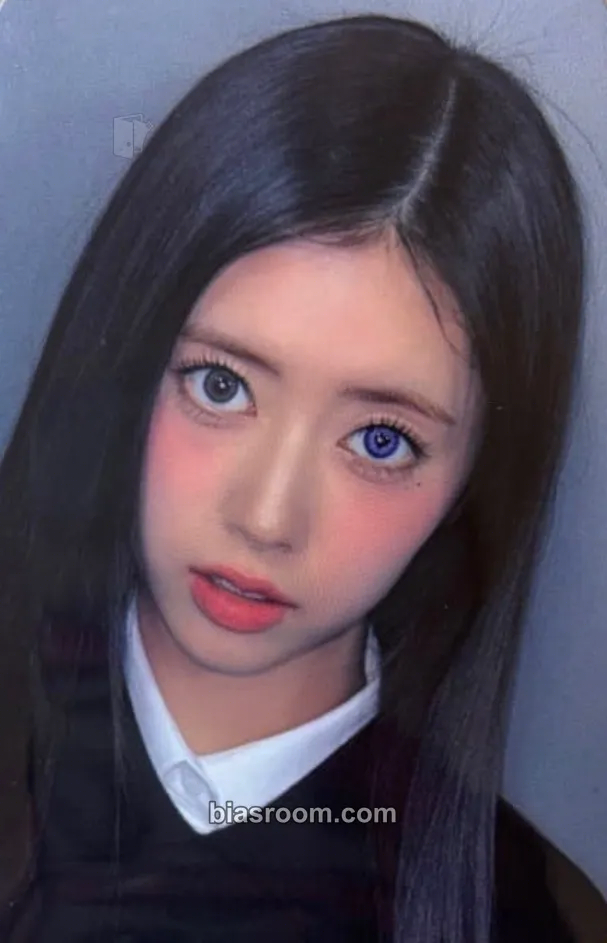 Rima LOVE LINE Photocard - NiziU - NiziU K-pop photocard
