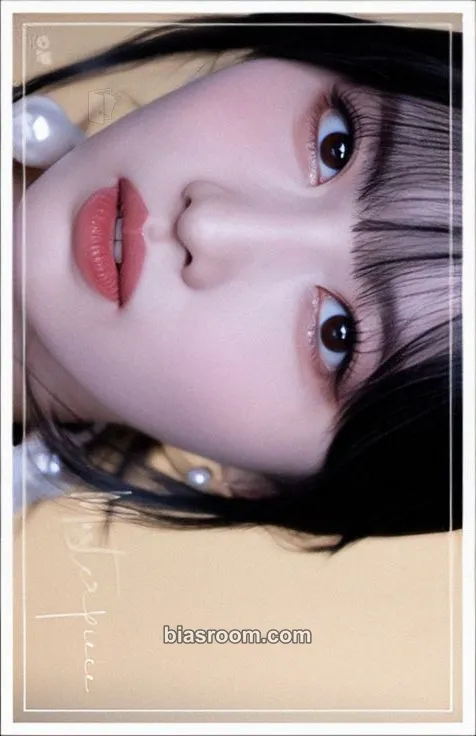 Momo Masterpiece Photocard - TWICE - TWICE K-pop photocard