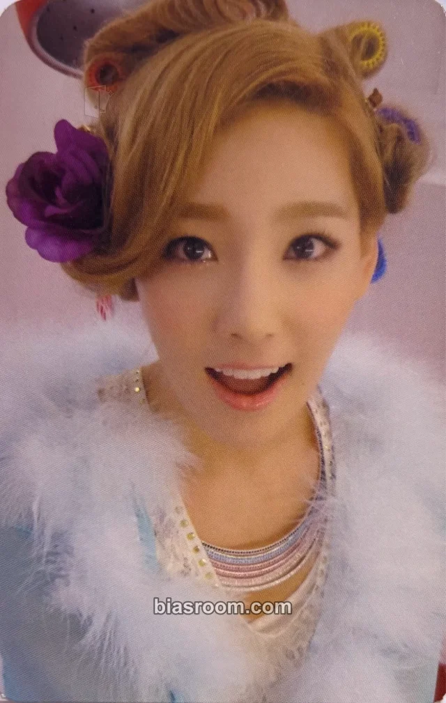Girls' Generation - Taeyeon - Twinkle Album album photocard
