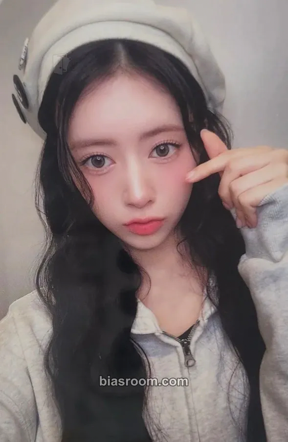 Rima LOVE LINE Photocard - NiziU - NiziU K-pop photocard