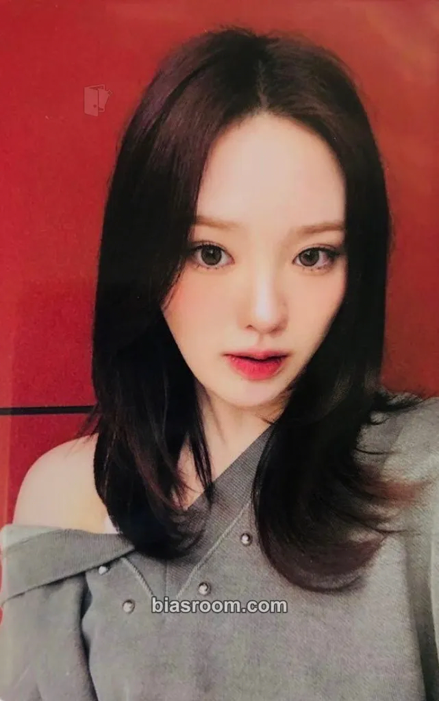 Rio LOVE LINE Photocard - NiziU - NiziU K-pop photocard
