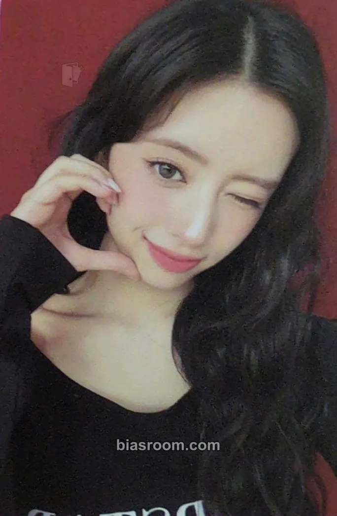 Rima LOVE LINE Photocard - NiziU - NiziU K-pop photocard