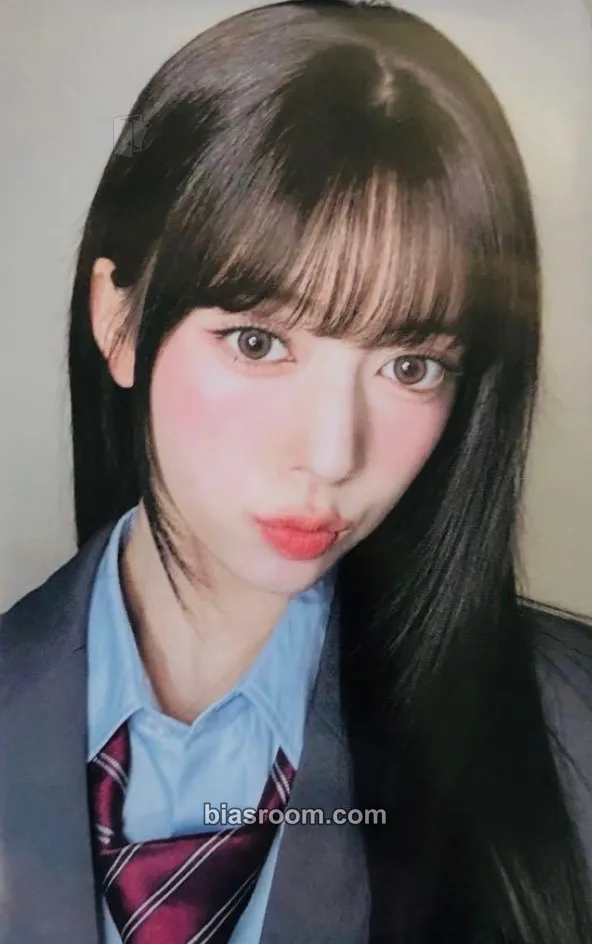 Rima LOVE LINE Photocard - NiziU - NiziU K-pop photocard