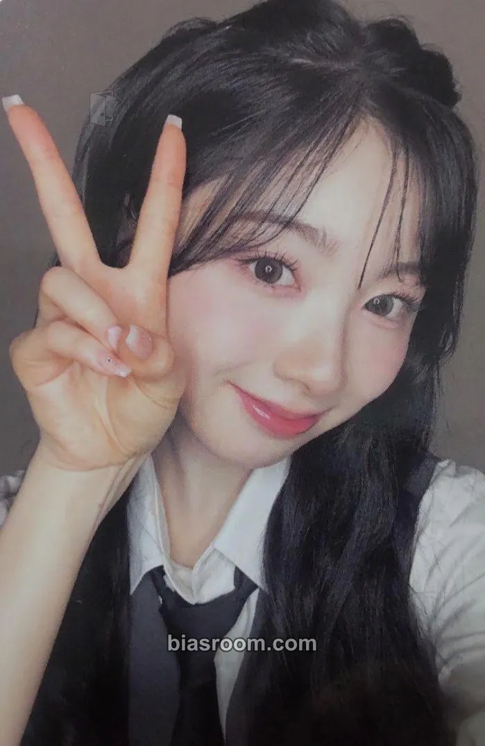 Miihi LOVE LINE Photocard - NiziU - NiziU K-pop photocard