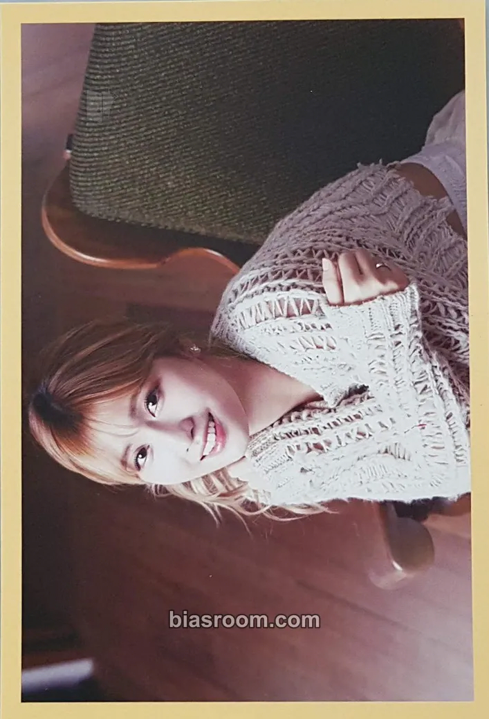 Momo 2017 Season's Greetings Photocard - TWICE - TWICE K-pop photocard