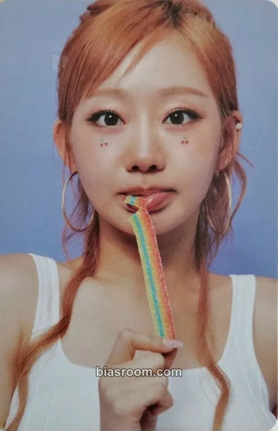 Julie KISS OF LIFE 1st WORLD TOUR: KISS ROAD in Europe/North America/Asia Photocard - KISS OF LIFE - KISS OF LIFE K-pop photocard