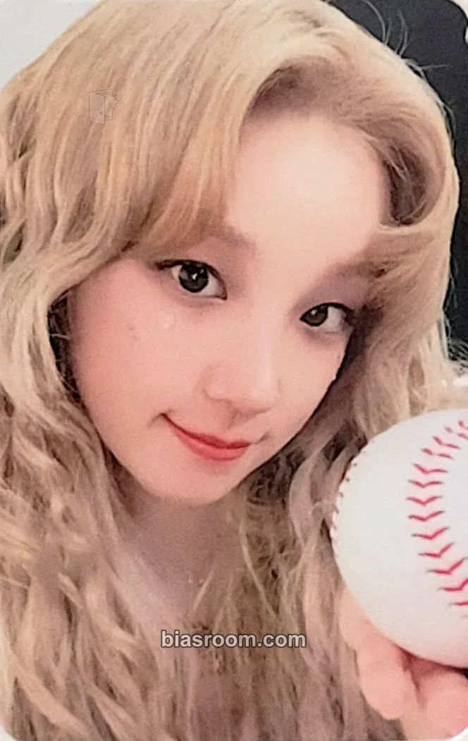 Yuqi We are Photocard - i-dle - i-dle K-pop photocard