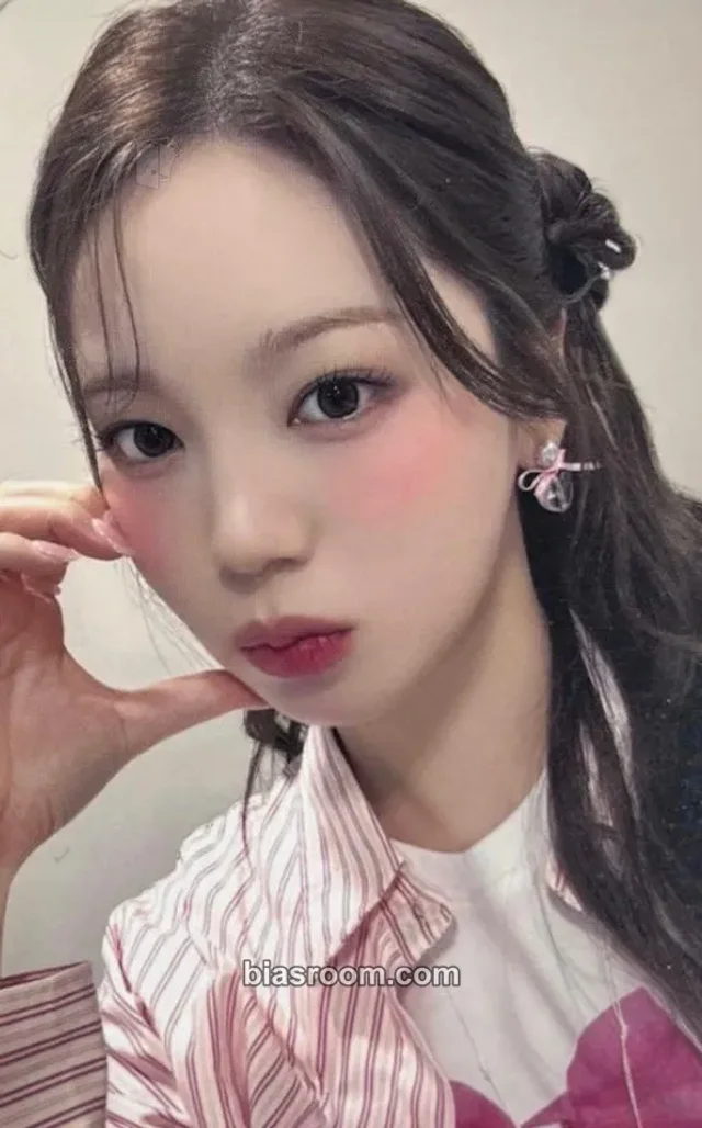 NiziU - Ayaka - LOVE LINE Album video call (fancall) mymusictaste (mmt) round 2