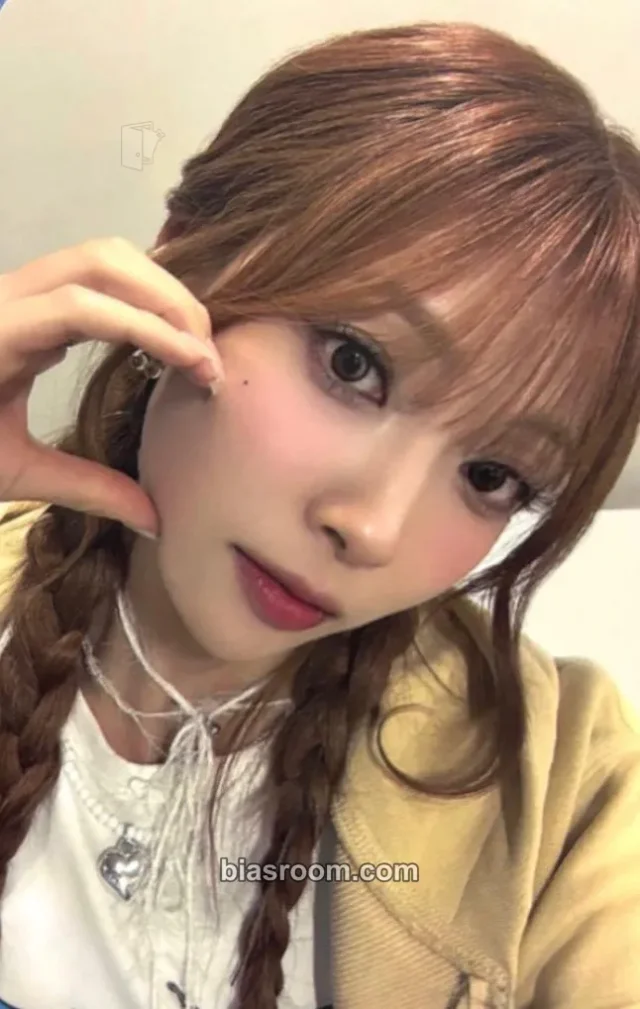 NiziU - Mayuka - LOVE LINE Album video call (fancall) mymusictaste (mmt) round 2