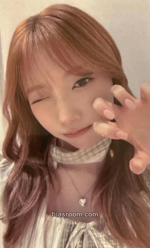 Mayuka LOVE LINE Photocard - NiziU - NiziU K-pop photocard