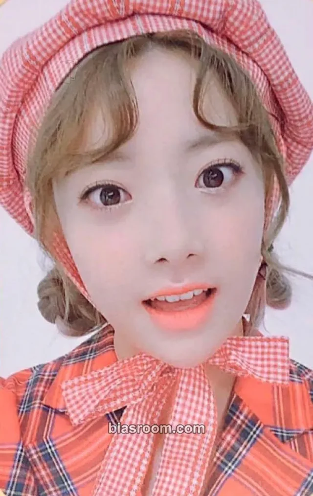 UNI.T - Hyunjoo - Begin With The End Album album photocard