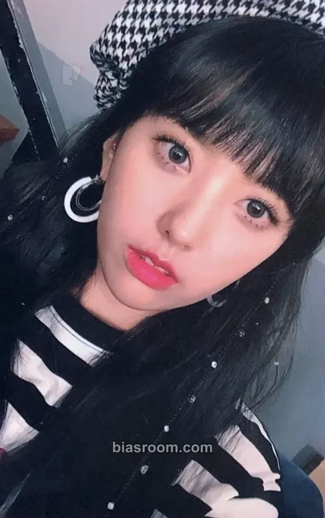 UNI.T - Yoonjo - Begin With The End Album album photocard