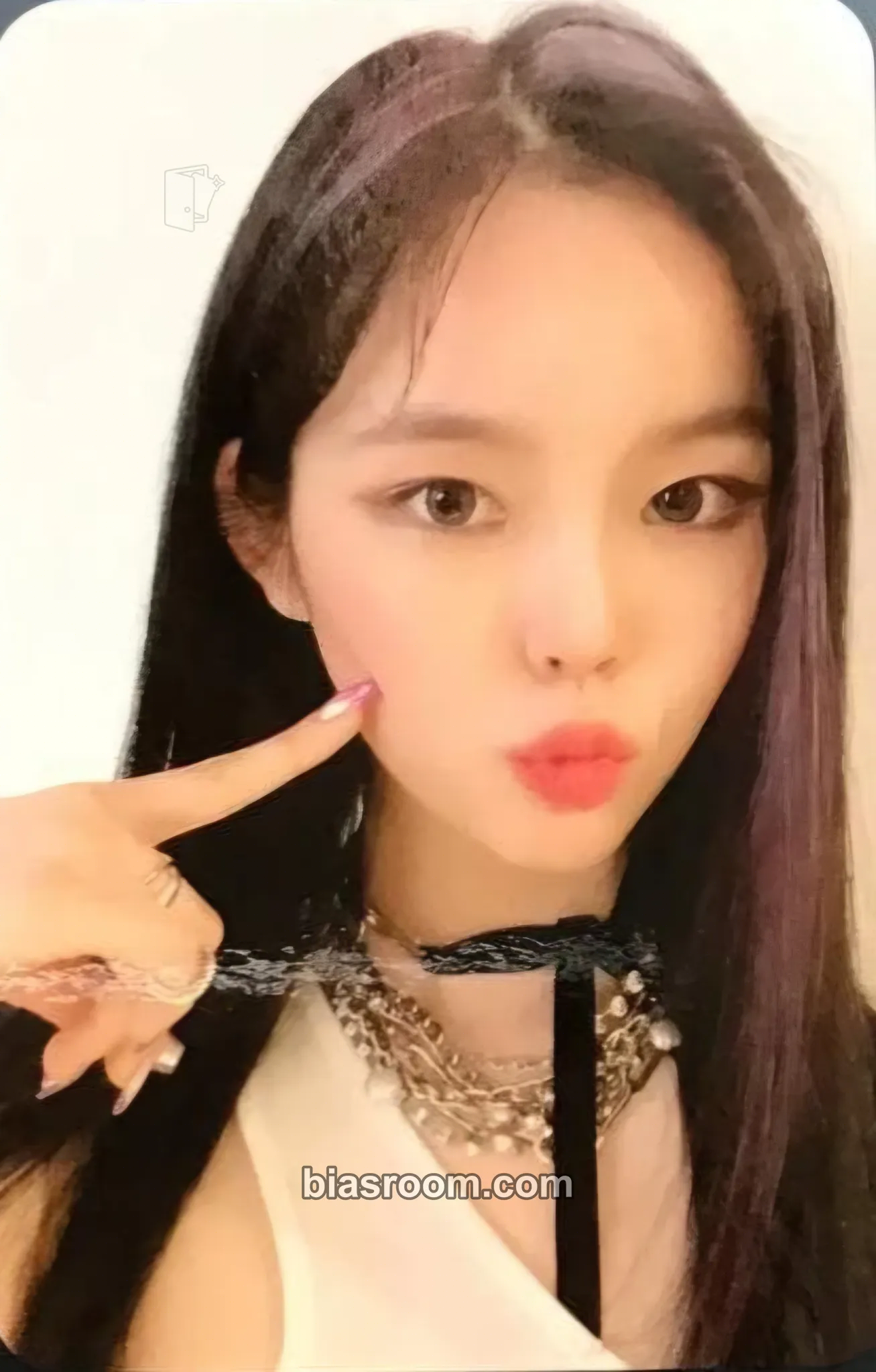 COCONA Mascara Photocard - XG | Bias Room