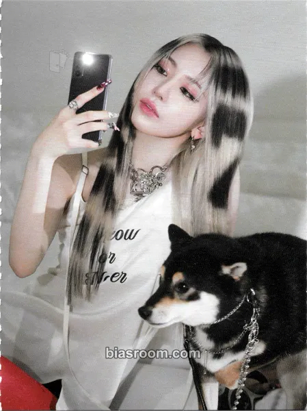 Sakura ON-OFF 23-24 Photocard - LE SSERAFIM - LE SSERAFIM K-pop photocard