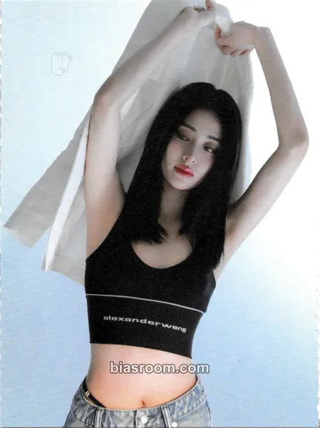 Huh Yunjin ON-OFF 23-24 Photocard - LE SSERAFIM - LE SSERAFIM K-pop photocard