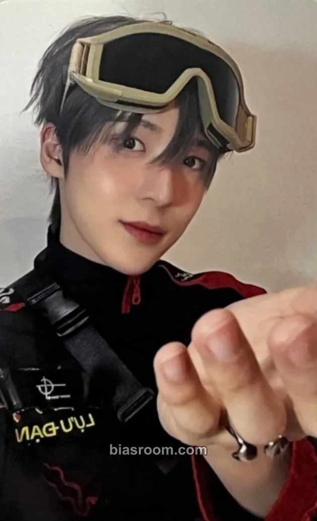 Yunho ANITEEZ IN TREASURE Photocard - ATEEZ - ATEEZ K-pop photocard