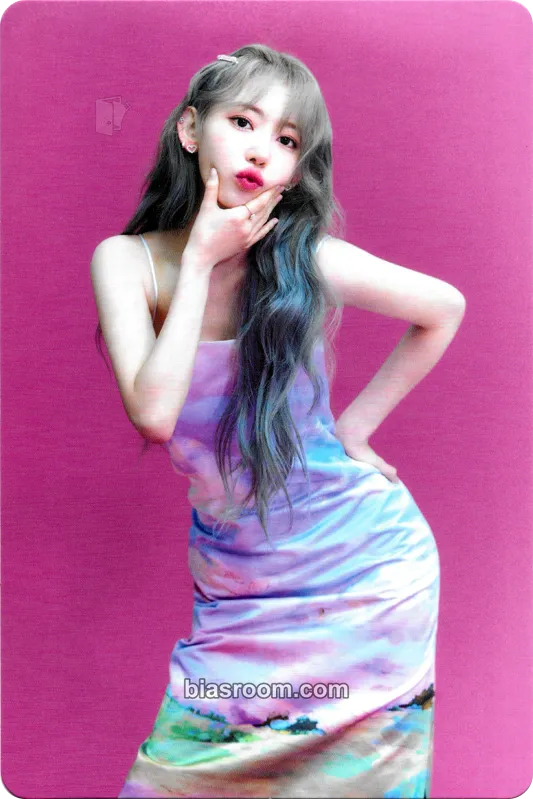 Sakura Herdes Magazine | Sakura (China) Photocard - LE SSERAFIM - LE SSERAFIM K-pop photocard