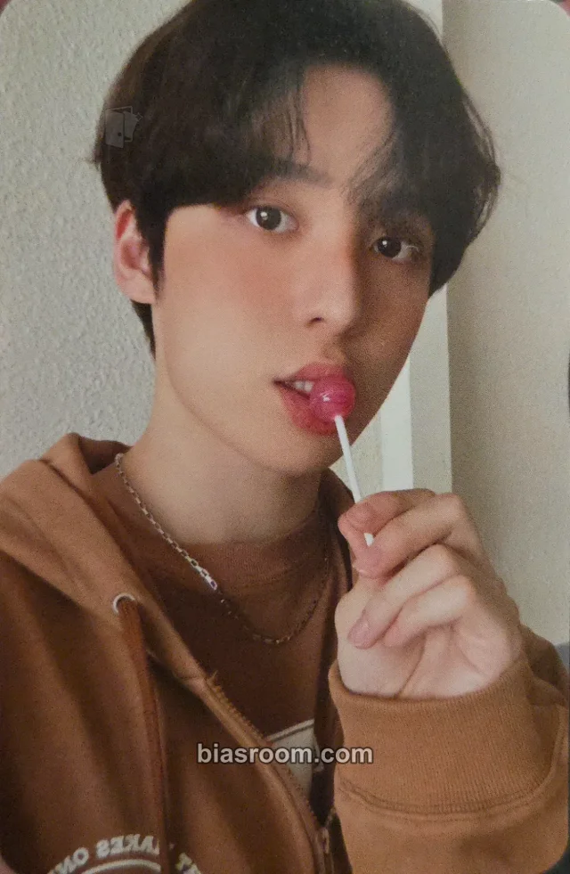 ATEEZ - Yunho - Wonderwall Merchline Other round 3 merch photocard