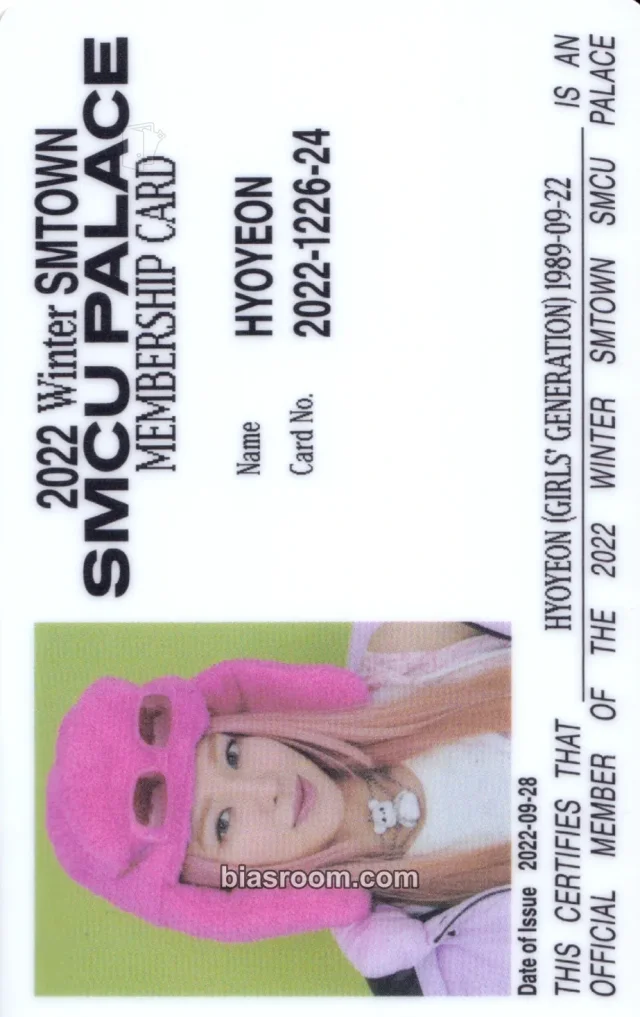 Hyoyeon Girls' Generation 2022 Winter SMTOWN: SMCU PALACE K-pop photocard