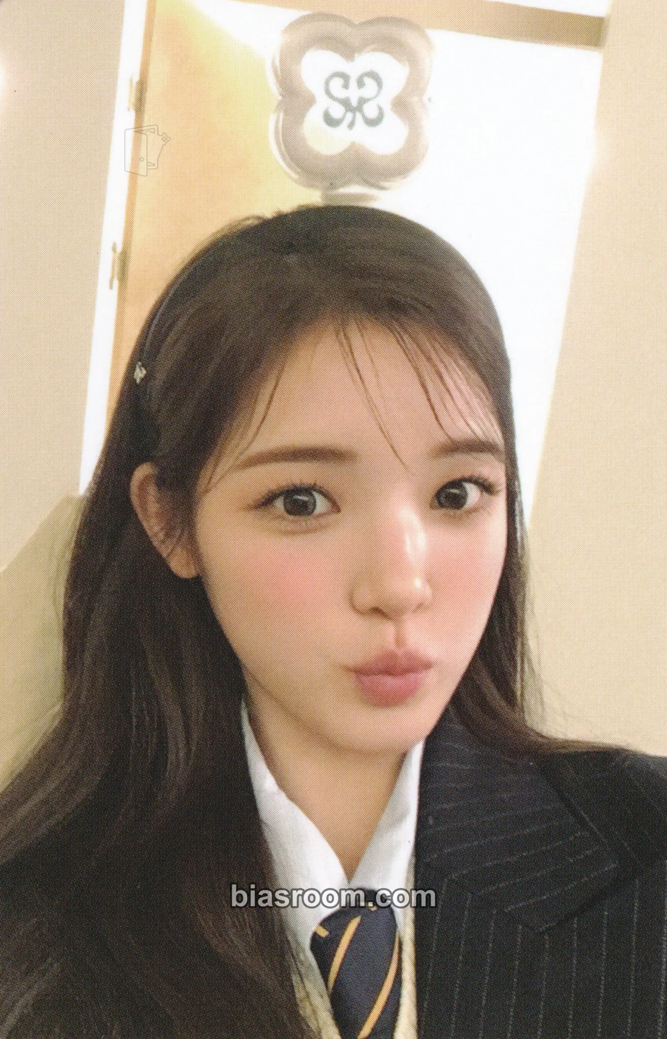 Yuha Official Fanlight Photocard - Hearts2Hearts - Hearts2Hearts K-pop photocard