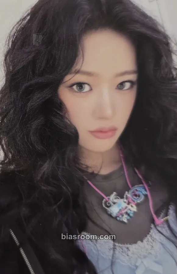 Yujin REVIVE+ Photocard - IVE - IVE K-pop photocard