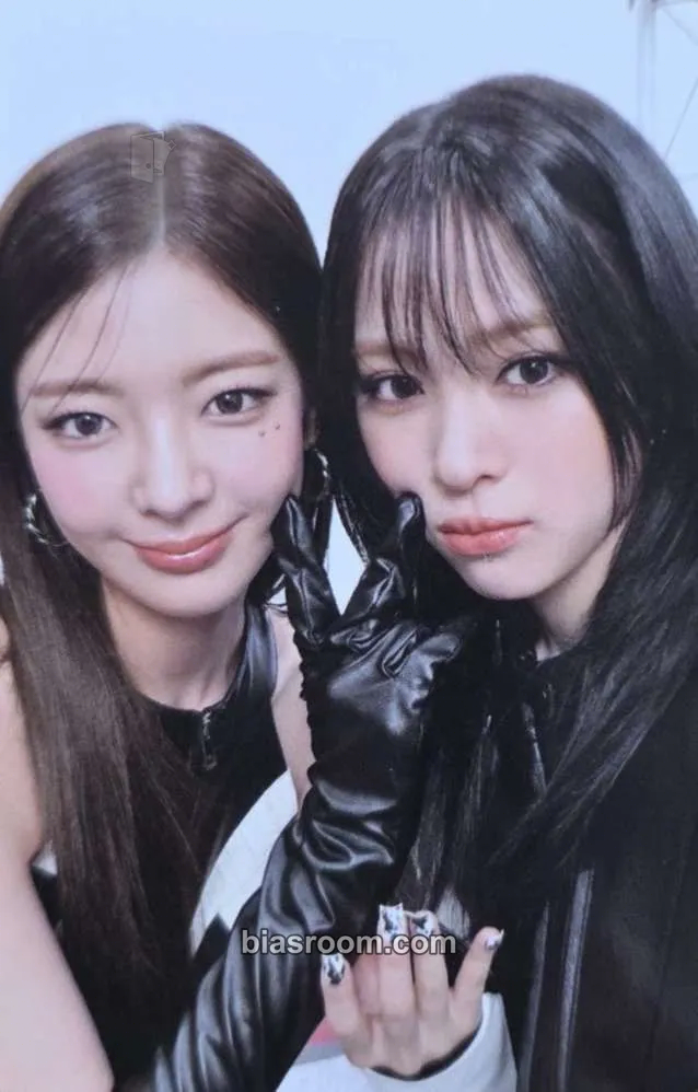 ITZY 3rd World Tour 'Tunnel Vision' Photocard - ITZY - ITZY K-pop photocard