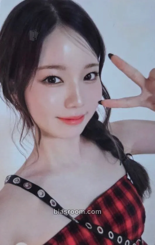 Ayaka 2025 SEASON'S GREETINGS "NiziU’s Day" Photocard - NiziU - NiziU K-pop photocard