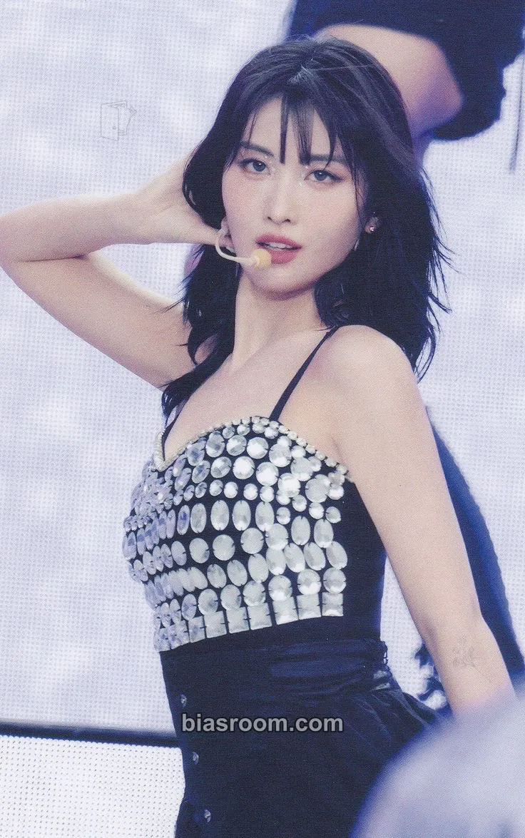 Momo 5th World Tour Ready To Be in Japan Special DVD Photocard - TWICE - TWICE K-pop photocard
