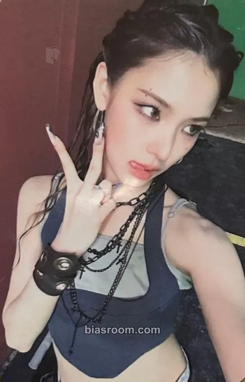 Mai Not Just Pretty Photocard - izna - izna K-pop photocard