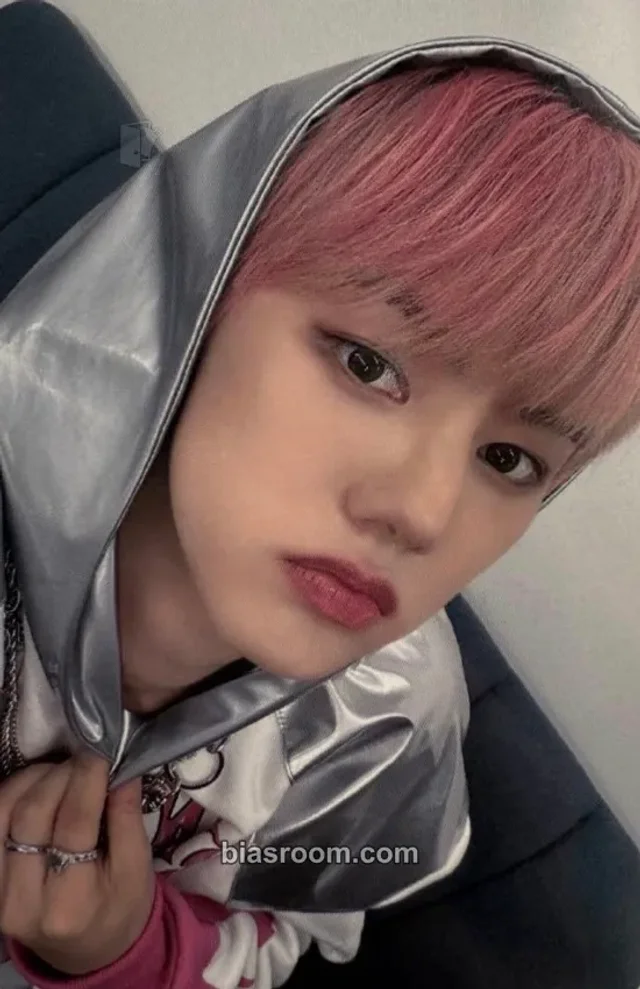 NINE.i - Vari - New Mind Album round 1 daily duck fansign