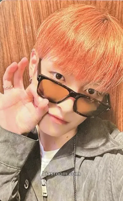 Hongjoong 8ROOM MD Photocard - ATEEZ - ATEEZ K-pop photocard