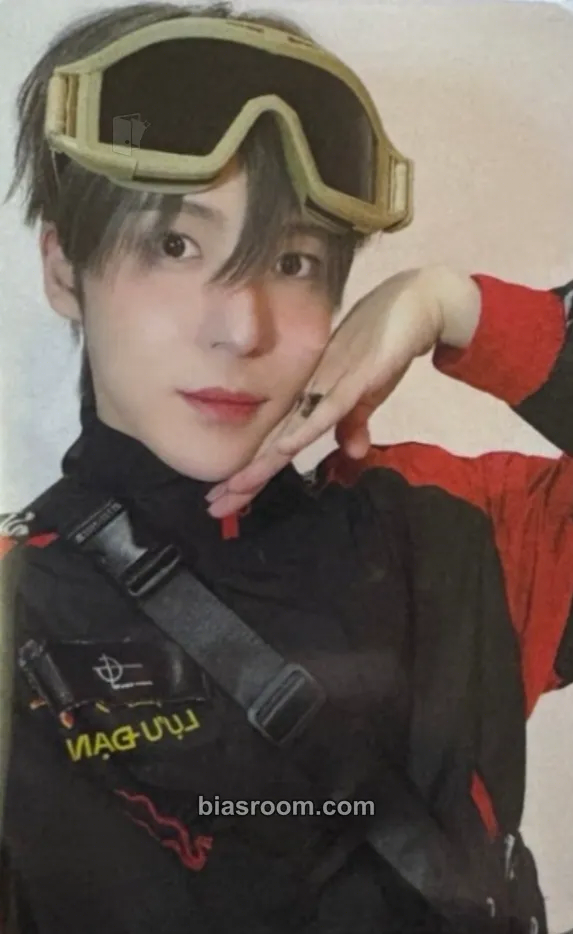 Yunho ANITEEZ IN TREASURE Photocard - ATEEZ - ATEEZ K-pop photocard
