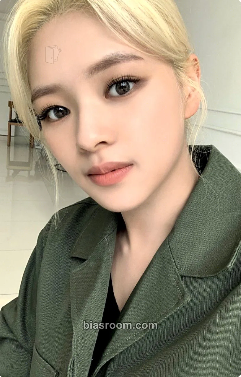 Jeongyeon TWICE: World In A Day Photocard - TWICE - TWICE K-pop photocard