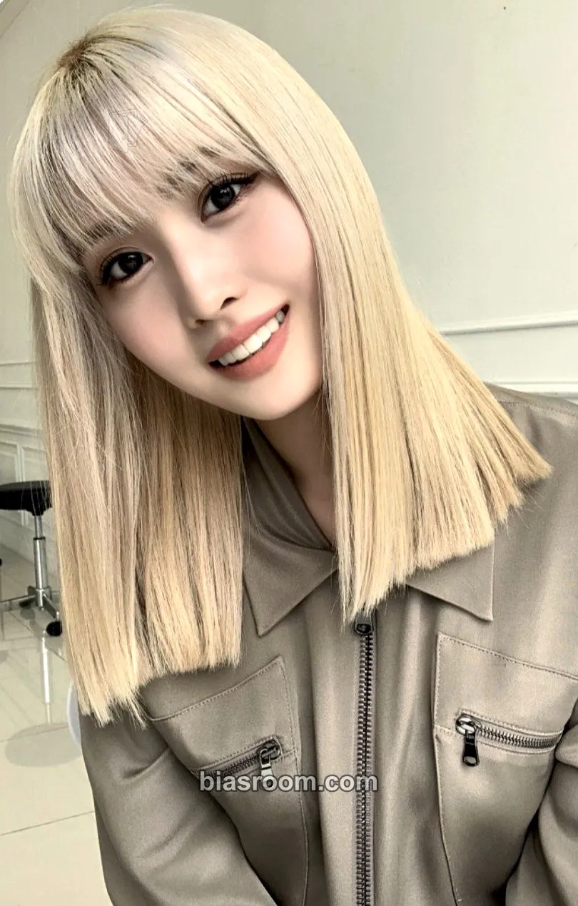 Momo TWICE: World In A Day Photocard - TWICE - TWICE K-pop photocard