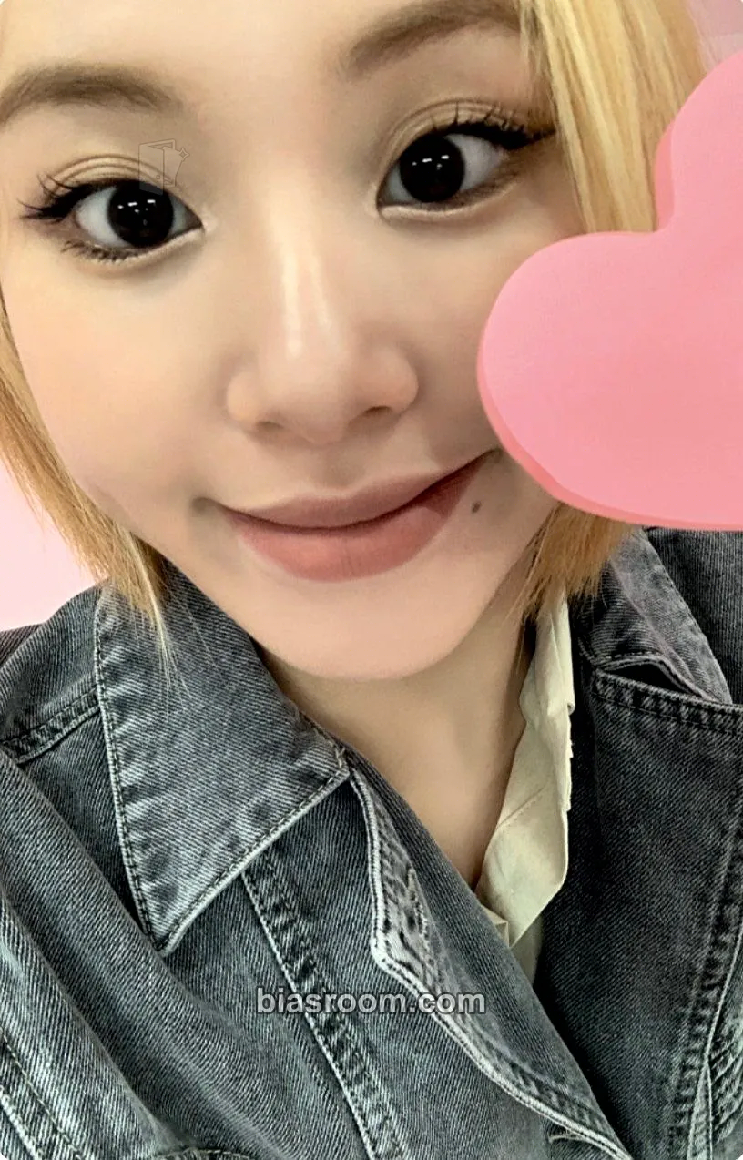 Chaeyoung TWICE: World In A Day Photocard - TWICE - TWICE K-pop photocard