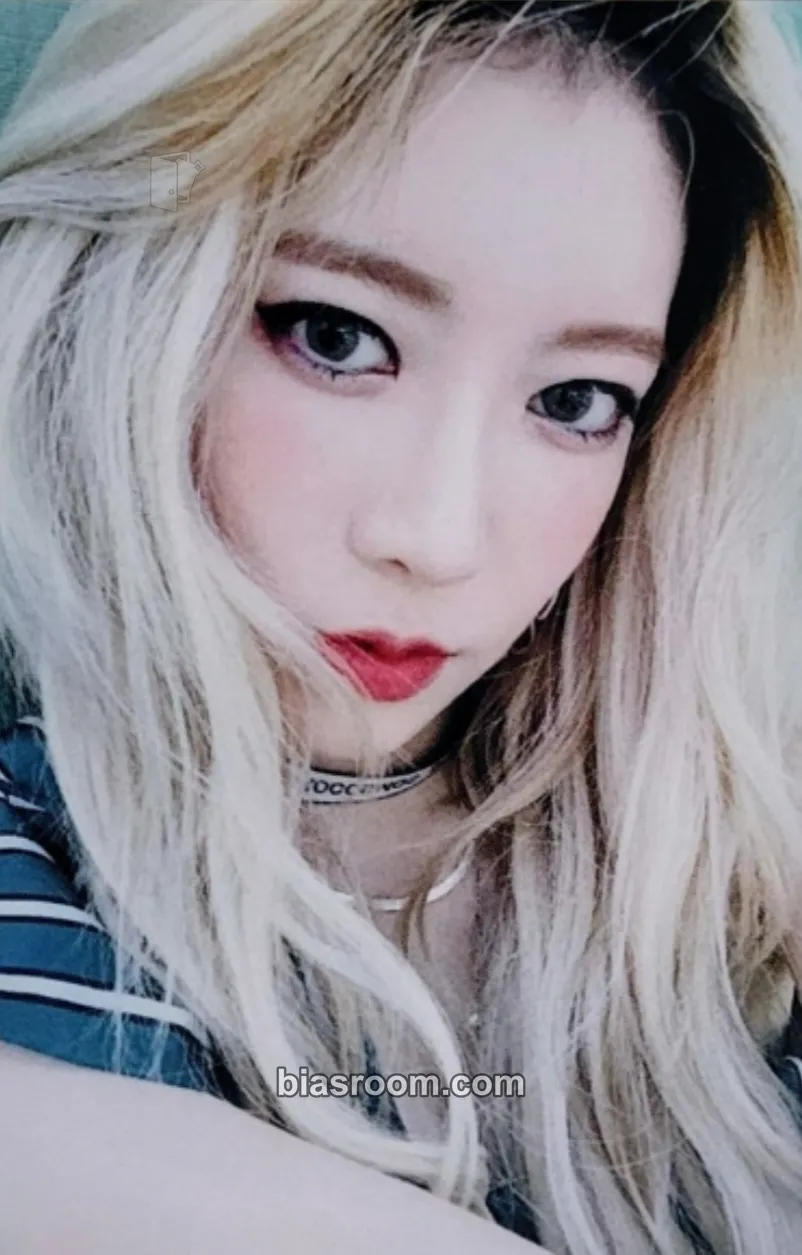 Rena (Yaebin) Like a V Photocard - PRISTIN - PRISTIN K-pop photocard