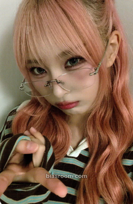 Chowon Wild Cherry Photocard - ICHILLIN’ - ICHILLIN’ K-pop photocard