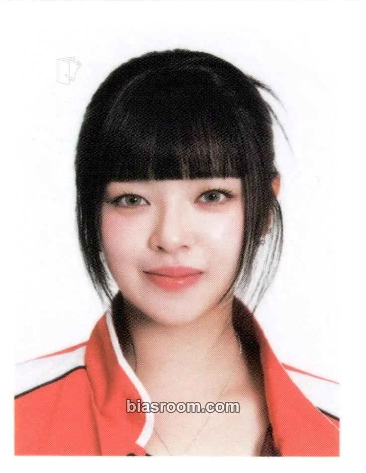 Jeongyeon 2026 Season’s Greetings: RED WHISPERS Photocard - TWICE - TWICE K-pop photocard