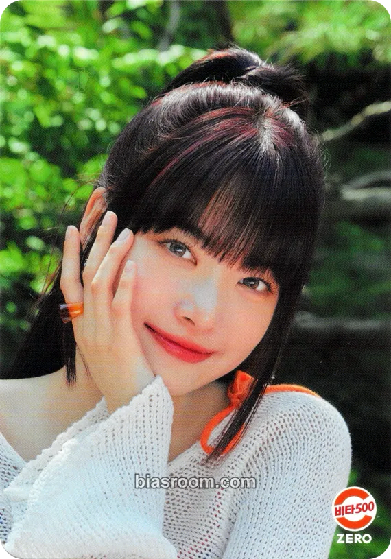 Hong Eunchae Vita 500 x Le Sserafim Photocard - LE SSERAFIM - LE SSERAFIM K-pop photocard