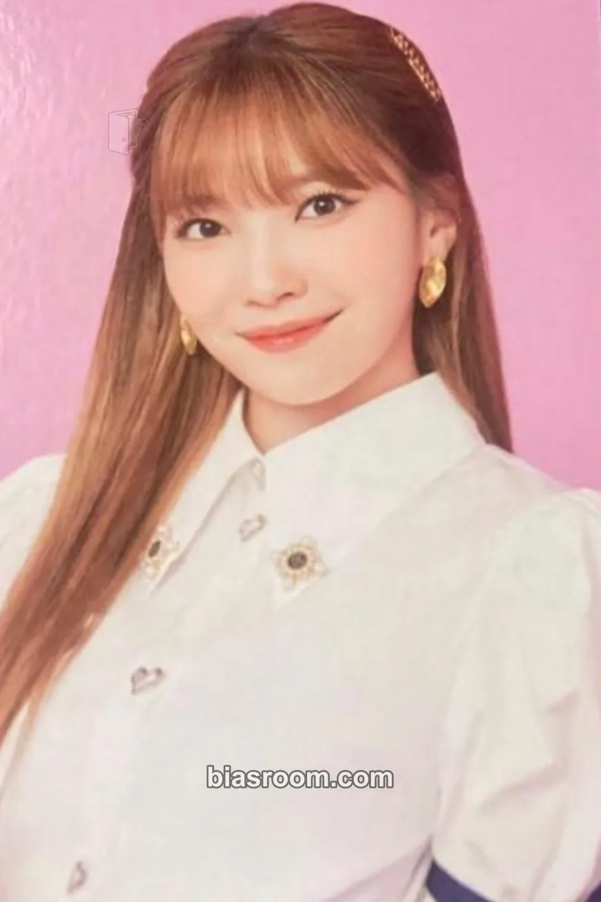 Mayuka 2023 SEASON'S GREETINGS “Story of 9 Cards” Photocard - NiziU - NiziU K-pop photocard