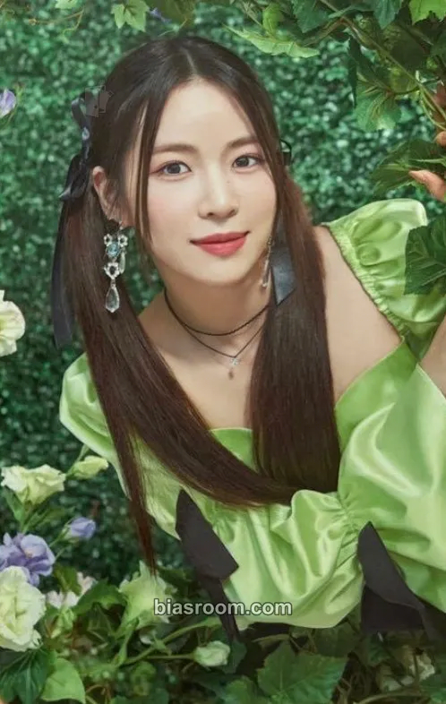 Maya 2023 SEASON'S GREETINGS “Story of 9 Cards” Photocard - NiziU - NiziU K-pop photocard
