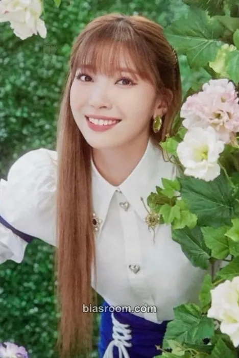 Mayuka 2023 SEASON'S GREETINGS “Story of 9 Cards” Photocard - NiziU - NiziU K-pop photocard