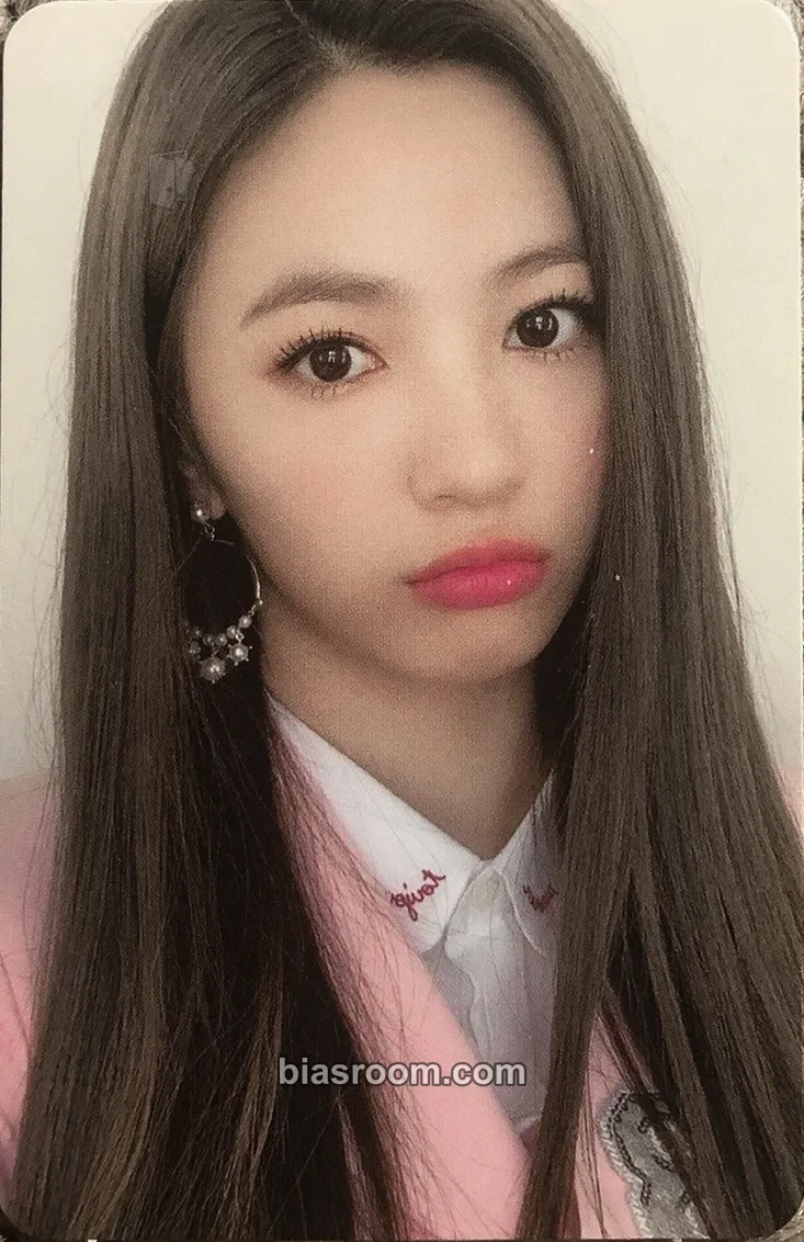 Huh Jiwon Love Adventure Photocard - Cherry Bullet - Cherry Bullet K-pop photocard