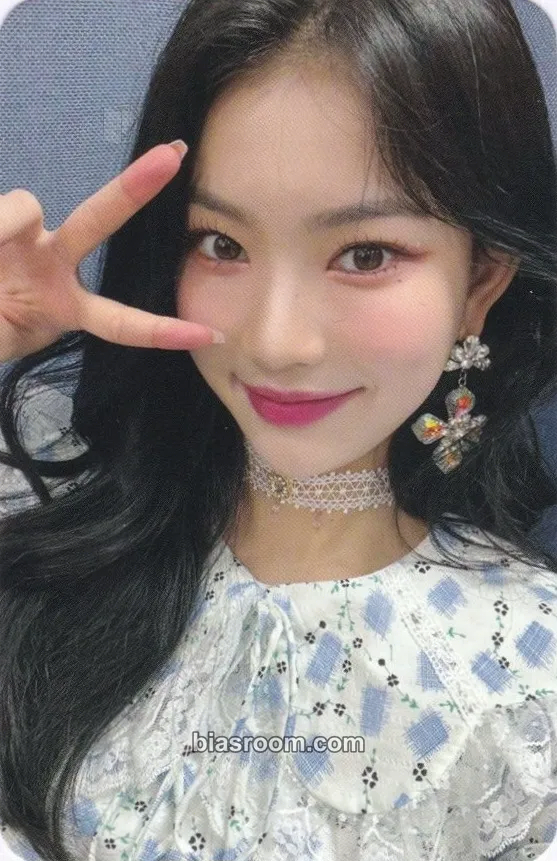 Isa WE NEED LOVE Photocard - STAYC - STAYC K-pop photocard